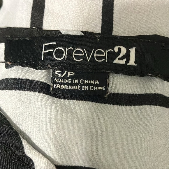 Forever 21 Women’s Sleeveless Striped Top Size Small Preloved - Picture 4 of 5